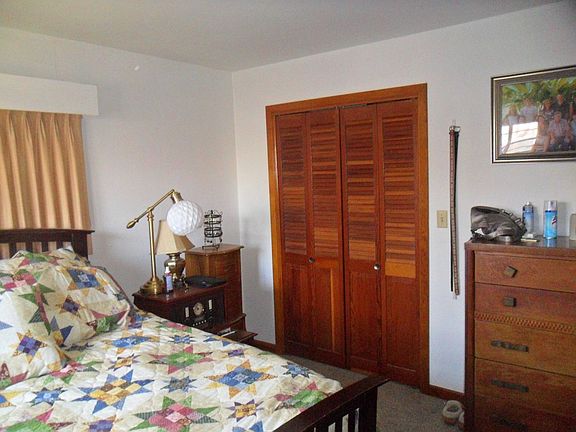 4th image of 100 E Benton Ave