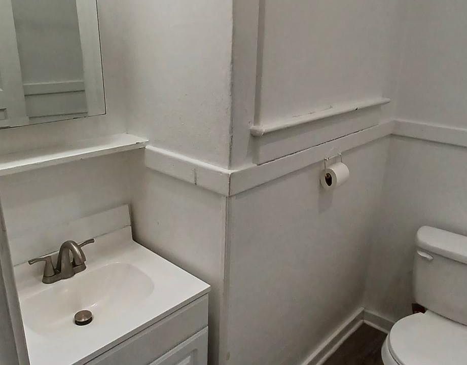 1st image of 4059 8th Ave NE APT E
