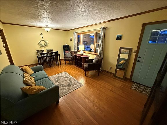 4th image of 744 Baker Ave NW