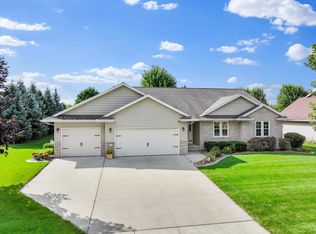 3290 Dreamer Ln, Green Bay, WI 54311