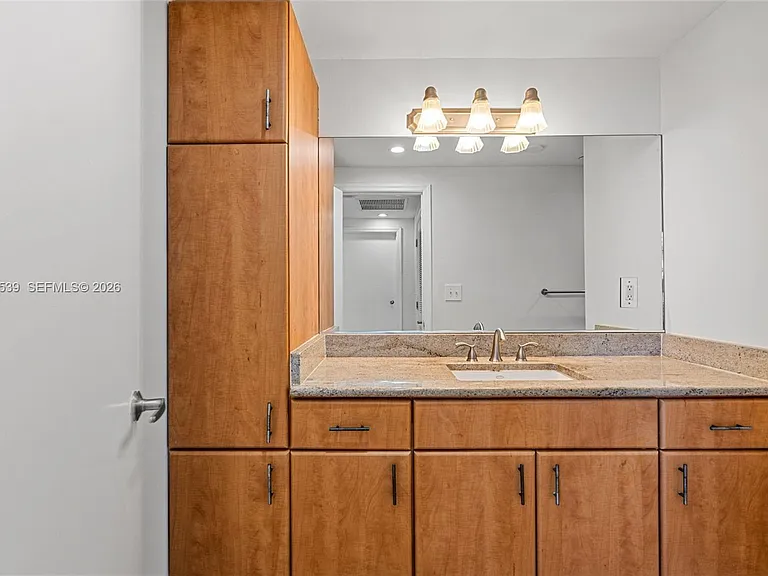 401 69th St #Penthouse 101 — Photo 25