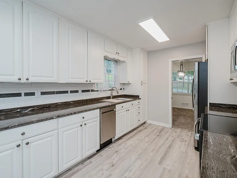 1440 Hickory Ln — Photo 12