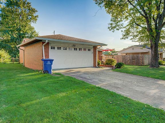 3rd image of 5123 Carbondale Dr