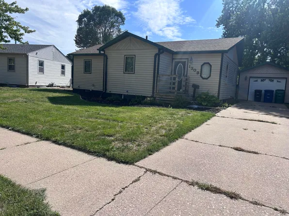 1309 E 5th Ave, Mitchell, SD 57301