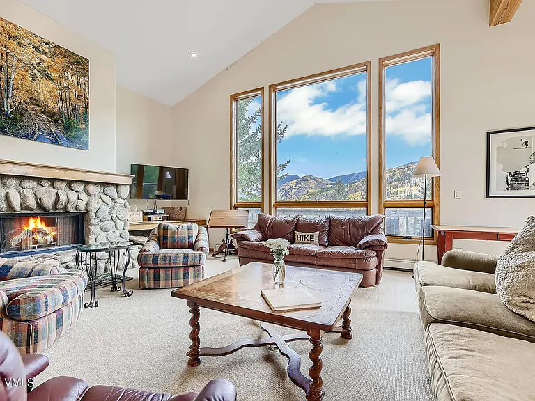 1159 Sandstone Dr — Photo 3