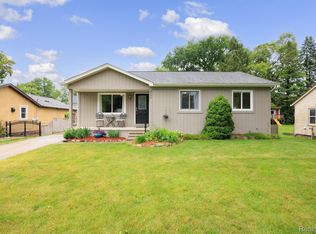 3295 Emmons Ave, Rochester Hills, MI 48307