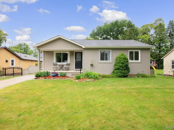 3295 Emmons Ave, Rochester Hills, MI 48307