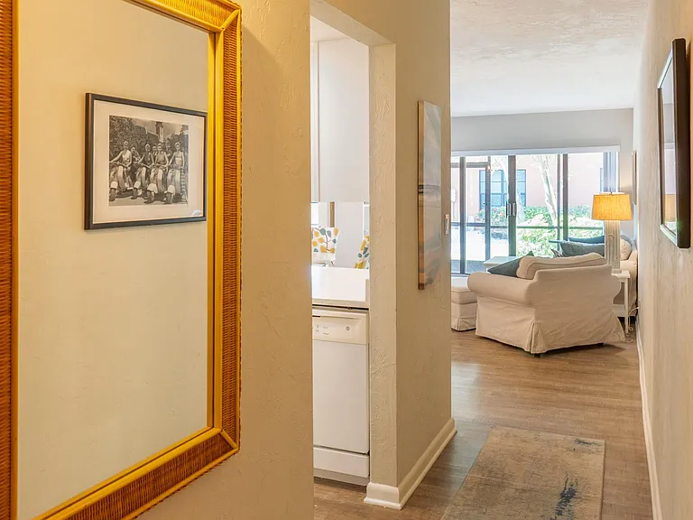 20 Greenbrier St #3-105 — Photo 2