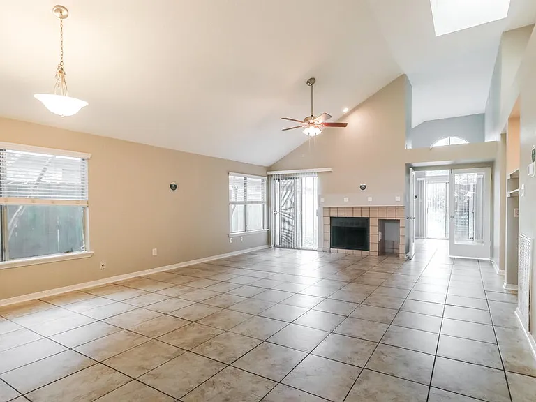 8619 Spring Green Dr — Photo 5