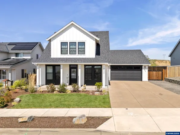 835 Reagan St, Mount Angel, OR 97362