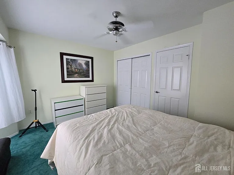 8 Glastonbury Dr — Photo 24