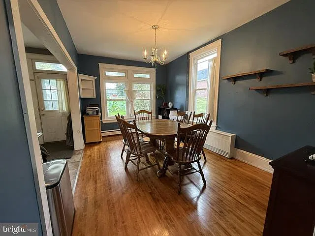 3 bed, 2.0 bath, 1320 sqft, $1,700 — Photo 4
