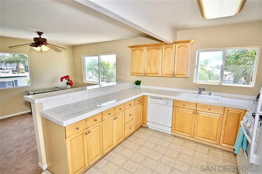 940 Calla Ave — Photo 2
