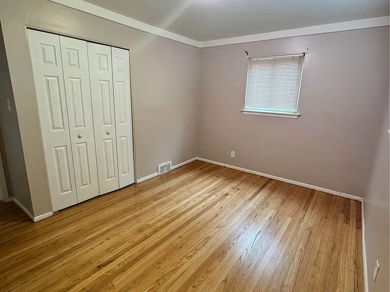 32624 Windsor St — Photo 10