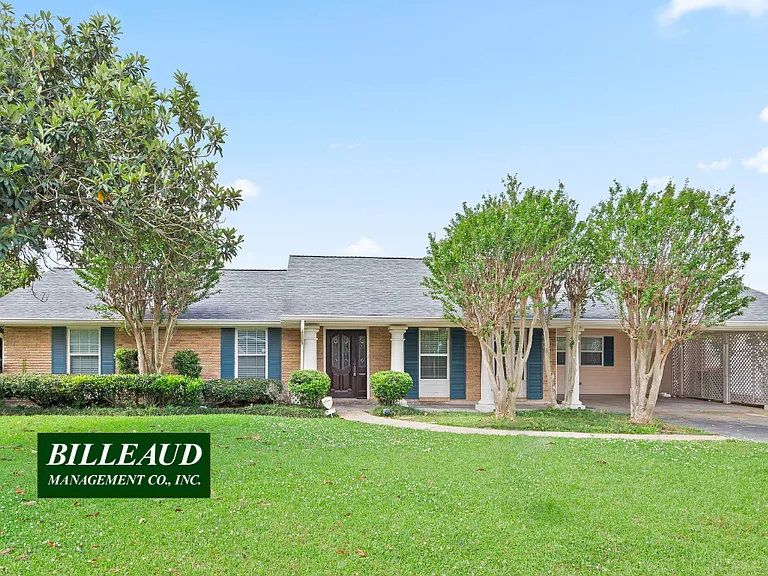 504 Alonda Dr — Photo 1