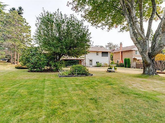 3rd image of 3278 Henderson Rd