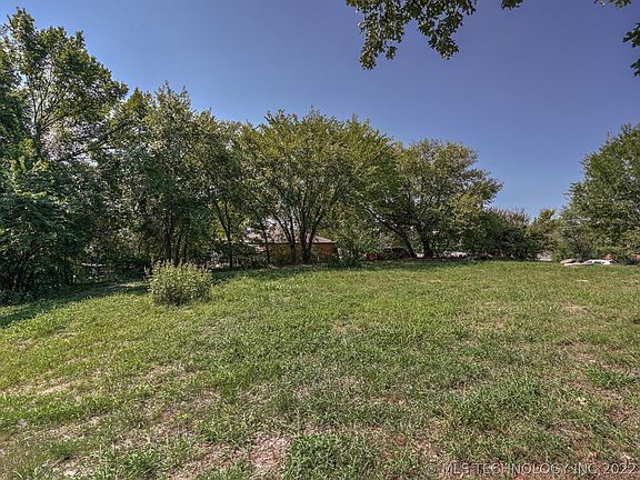 5th image of 1017 Valley Dr