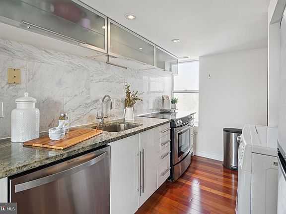 5th image of 2213 South St #3