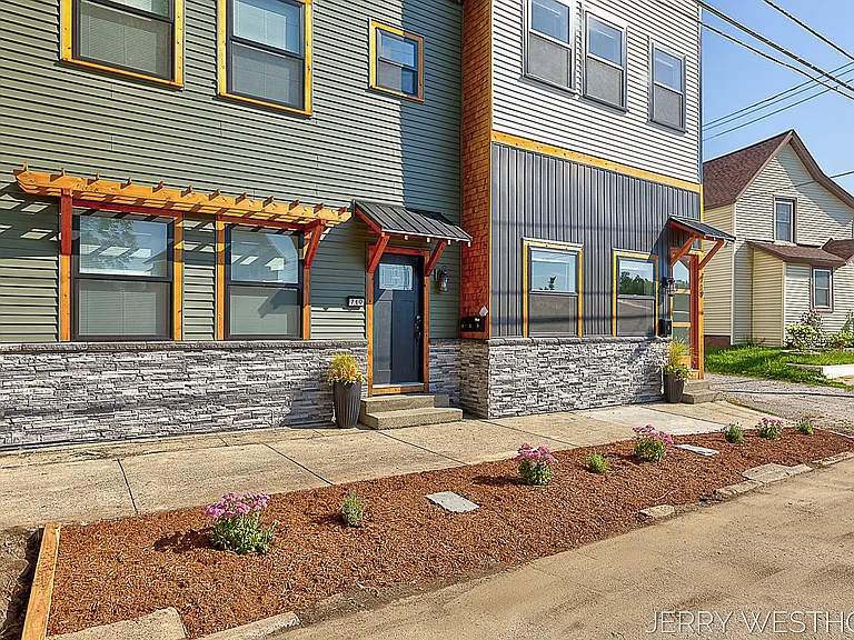 715 Butterworth St SW #1 — Photo 10