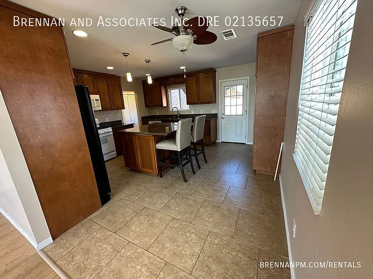 445 Rachael Ave — Photo 4