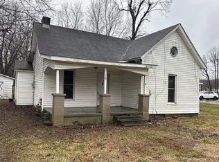 146 E Walnut St, Mortons Gap, KY 42440