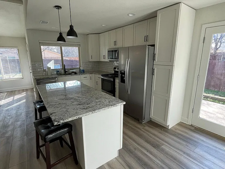 401 Village Dr — Photo 1