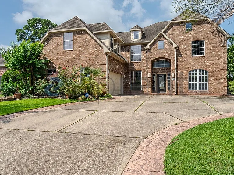 14911 Oxford Way — Photo 2