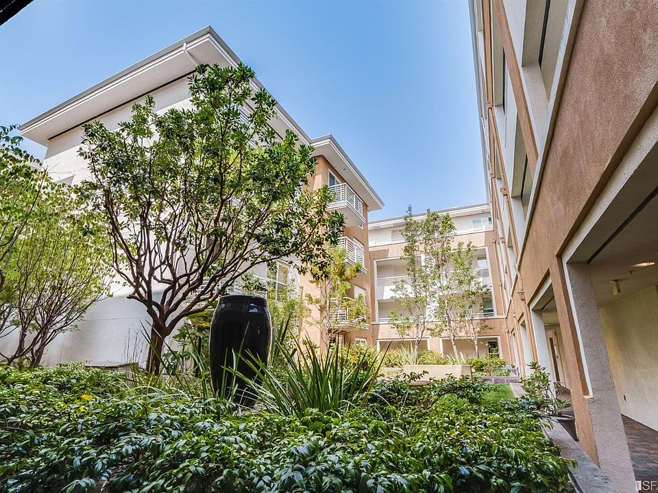 1st image of 301 Crescent Ct APT 3301