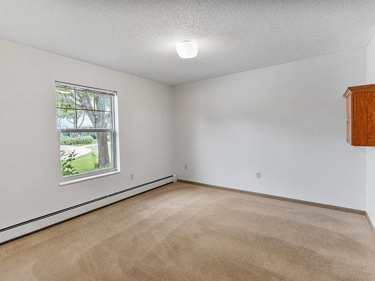 Kenyon Garden Apartments — Photo 15