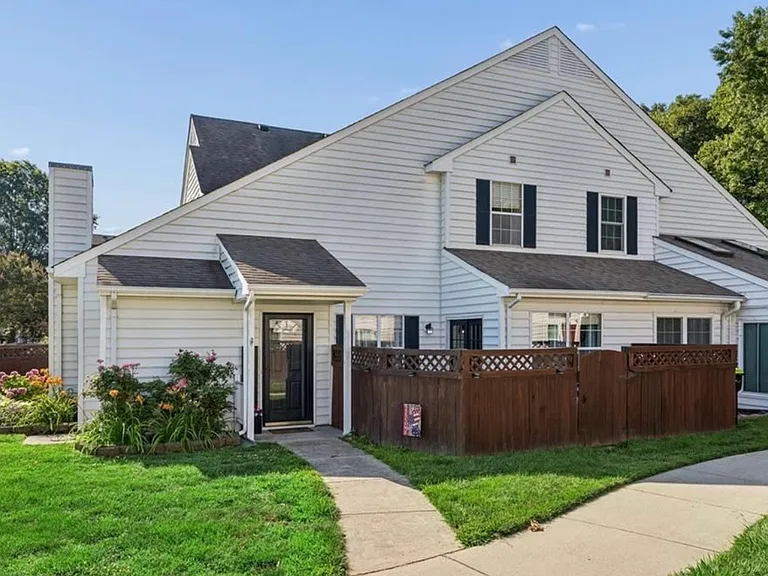 503 Hamlet Ct — Photo 2