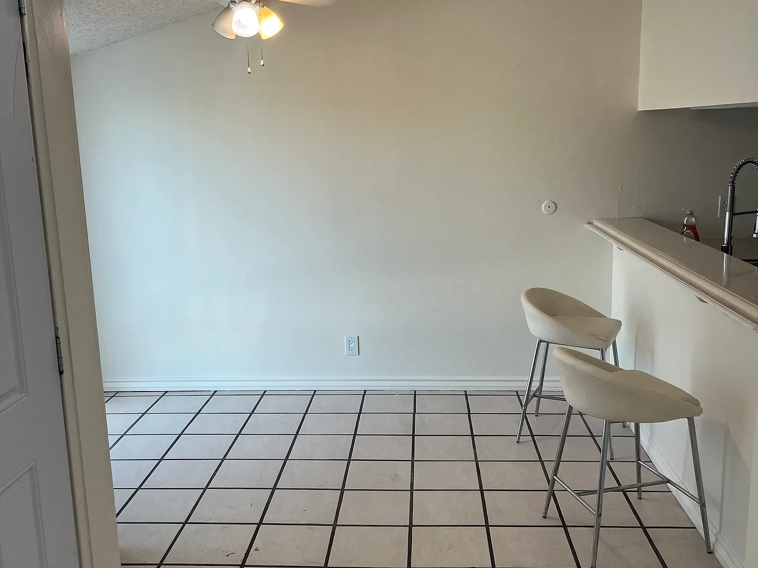 2 bed, 872 sqft, $2,675 — Photo 3