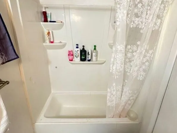 7 Glenda Dr, Deer Park, NY 11729