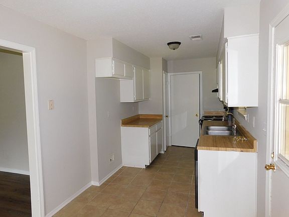 3rd image of 3585 Carroll Dr