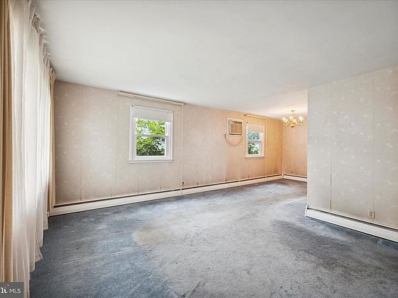 3rd image of 521 Poplar St