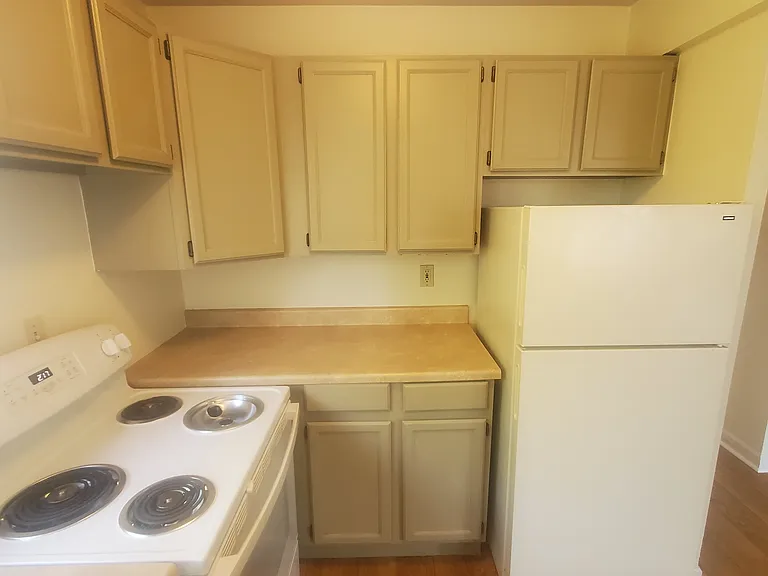 1201 NE 52nd St #11 — Photo 6