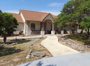 152 W Lightning Ln, Kerrville, TX 78028