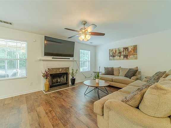 2nd image of 207 Belmont Dr
