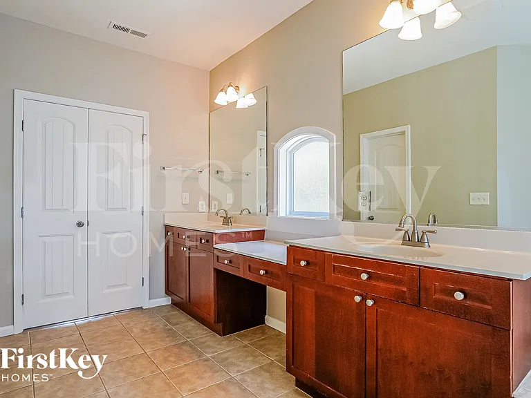 3253 Groveshire Dr — Photo 14