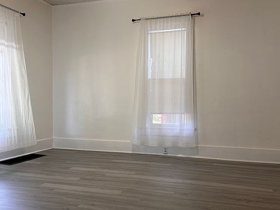 5th image of 417 W Ferry St
