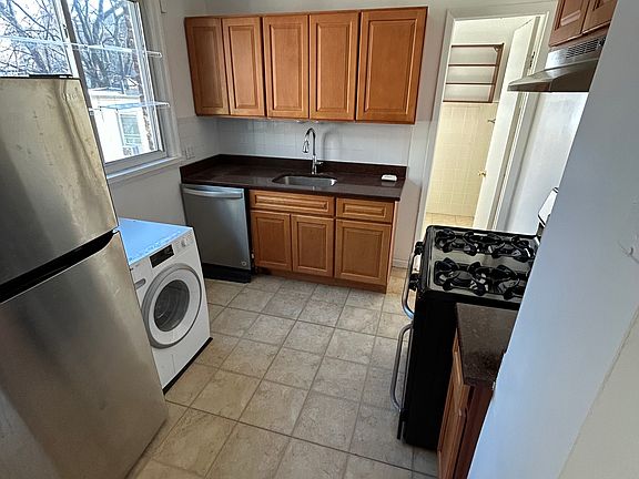 3rd image of 528 50th Ave Fl 3