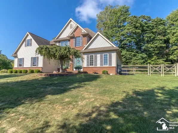 7047 Sierra Ln, Temperance, MI 48182