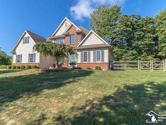 7047 Sierra Ln, Temperance, MI 48182