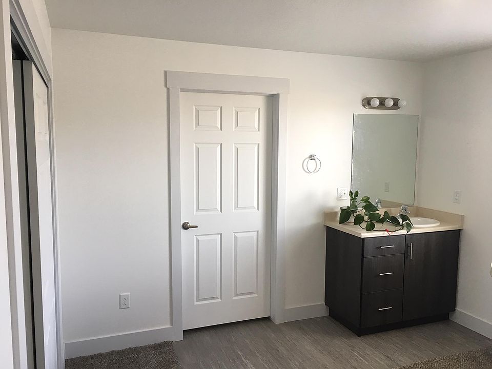 Bedroom with Private Sink