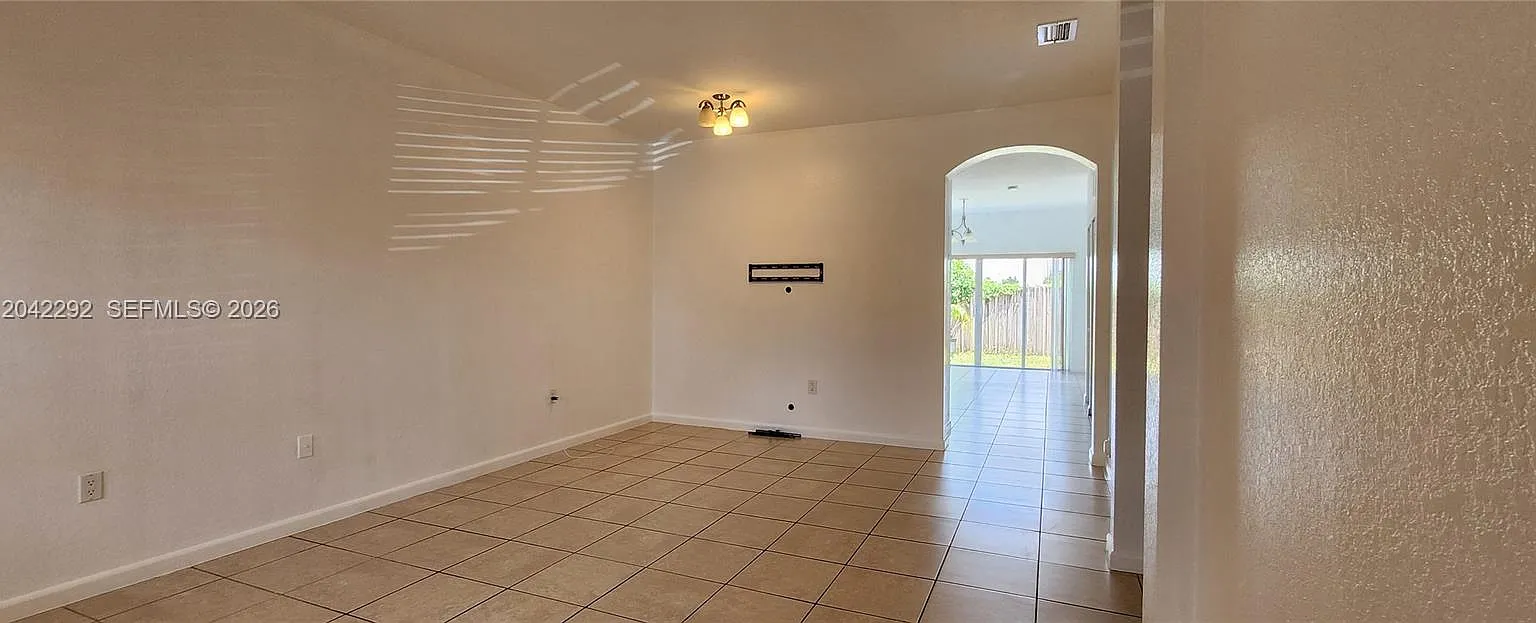 3 bed, 1308 sqft, $2,800 — Photo 2