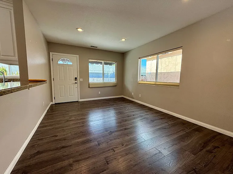 4641 Wilson Ave — Photo 11