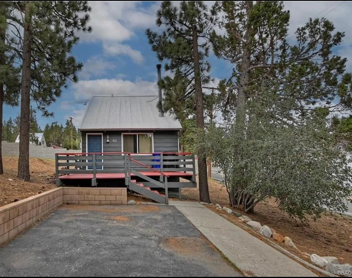 2 bed, 874 sqft, $2,100 — Photo 1