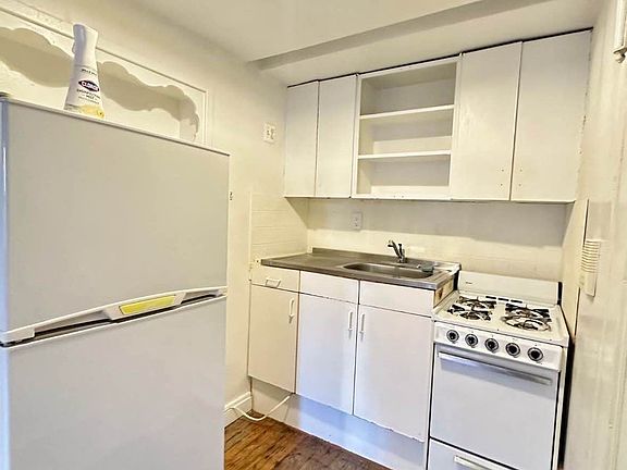 5th image of 51 E 34th St #4V