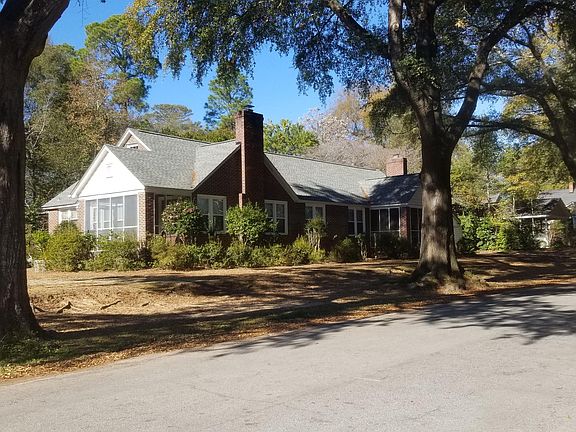 The rental is big, but it isn't THAT big! That's the other 1/2 that faces S. Shandon St.