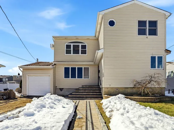 160 Saint Mark Ave, Freeport, NY 11520