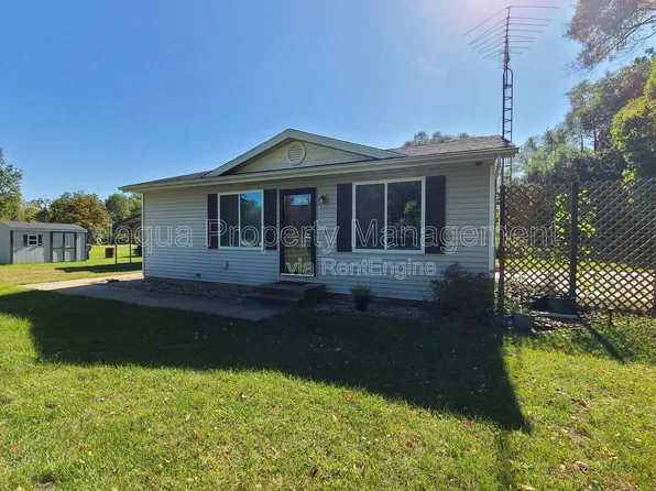 3970 Meadowbrook Rd, Benton Harbor, MI 49022